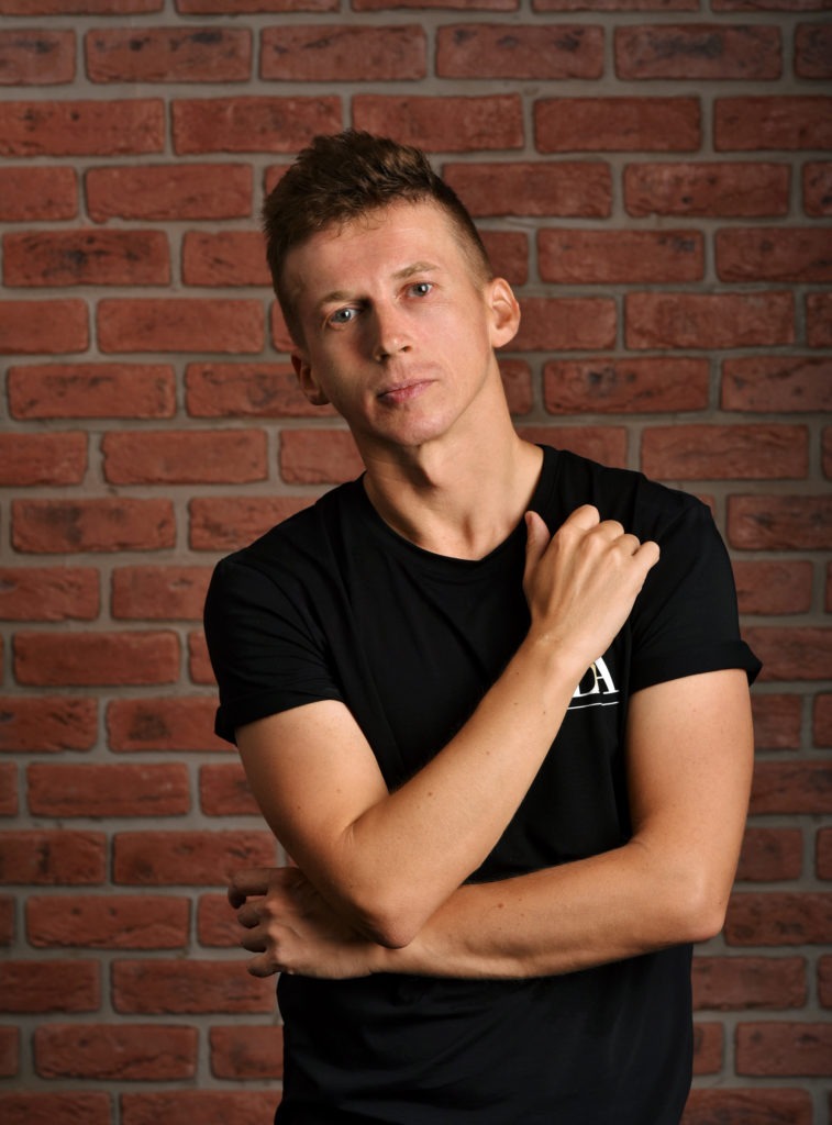 Павел Куров - Окончил Санкт-Петербургскую государственную консерваторию им. Н. А. Римского-Корсакова по специальности «хореография» (балетмейстерский факультет).