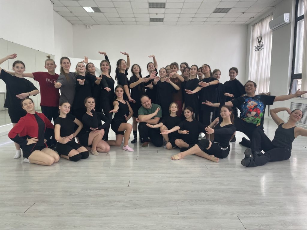 Антон Скрынников - Проводит мастер-классы для конкурсантов и их педагогов.
