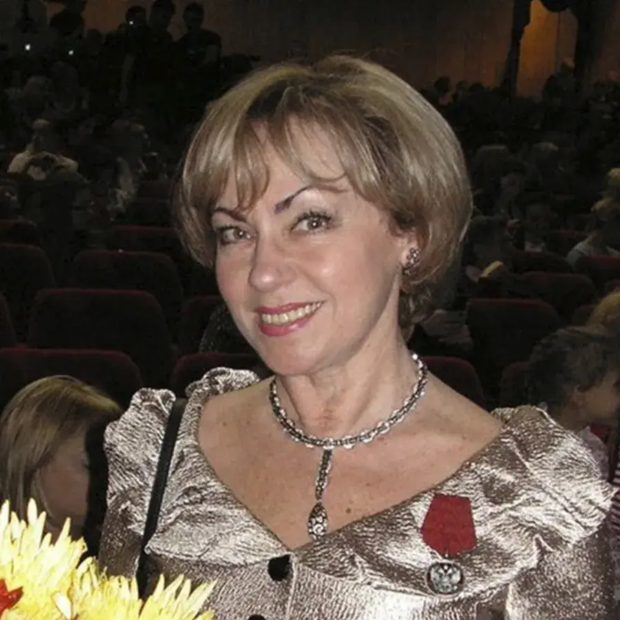 Елена Вилорьевна Гришкова — заслуженная артистка России, заслуженная артистка Республики Северная Осетия-Алания.