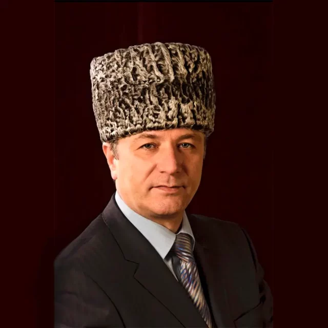 Портрет Дикалу Абузедовича Музакаева, профессора, обладателя ордена Ахмата Кадырова, эксперта по народным танцам
